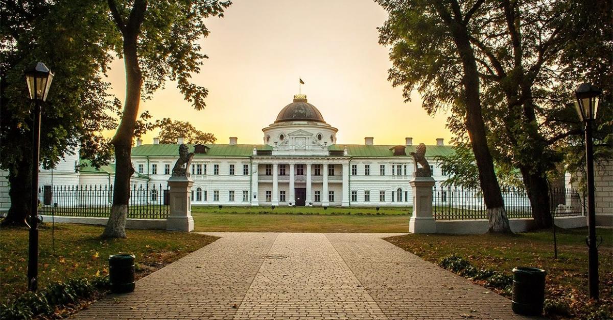 Дворцы и усадьбы, удивляющие красотой: лучшие локации Черниговщины для увлекательного уикенда